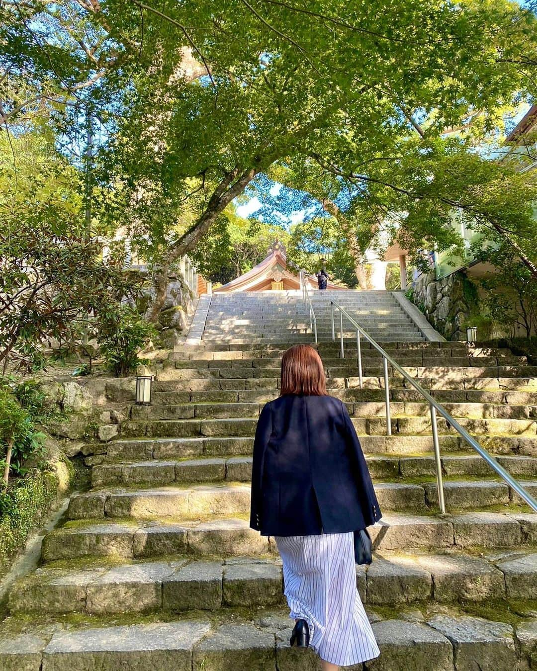 AKIさんのインスタグラム写真 - (AKIInstagram)「. . 私の聖地。1番好きな神社。 『竈門神社』に行って来ました！ . 「やっぱりここだ〜！！」 となる場所。 ここ数日、 変な気にやられてる感じあって うまく寝れない日が続いたけど 全部祓われた感じ！！！ . もっとご挨拶に行かないとと 思いました。 いつもありがとうございます！！ . . . #福岡#神社#太宰府 #竈門神社#縁#恋愛 #だけじゃないんだ #全ては縁#仕事#お金 #色んなことは縁 #縁は本当に大切 #私の1番好きな神社 #高台の神社 #えれん#ありがとう」10月12日 11時59分 - aki_dosu