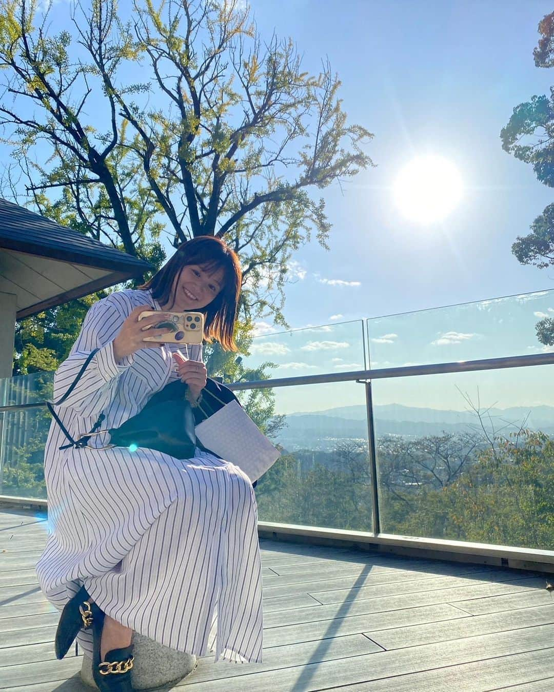 AKIのインスタグラム：「. . 私の聖地。1番好きな神社。 『竈門神社』に行って来ました！ . 「やっぱりここだ〜！！」 となる場所。 ここ数日、 変な気にやられてる感じあって うまく寝れない日が続いたけど 全部祓われた感じ！！！ . もっとご挨拶に行かないとと 思いました。 いつもありがとうございます！！ . . . #福岡#神社#太宰府 #竈門神社#縁#恋愛 #だけじゃないんだ #全ては縁#仕事#お金 #色んなことは縁 #縁は本当に大切 #私の1番好きな神社 #高台の神社 #えれん#ありがとう」