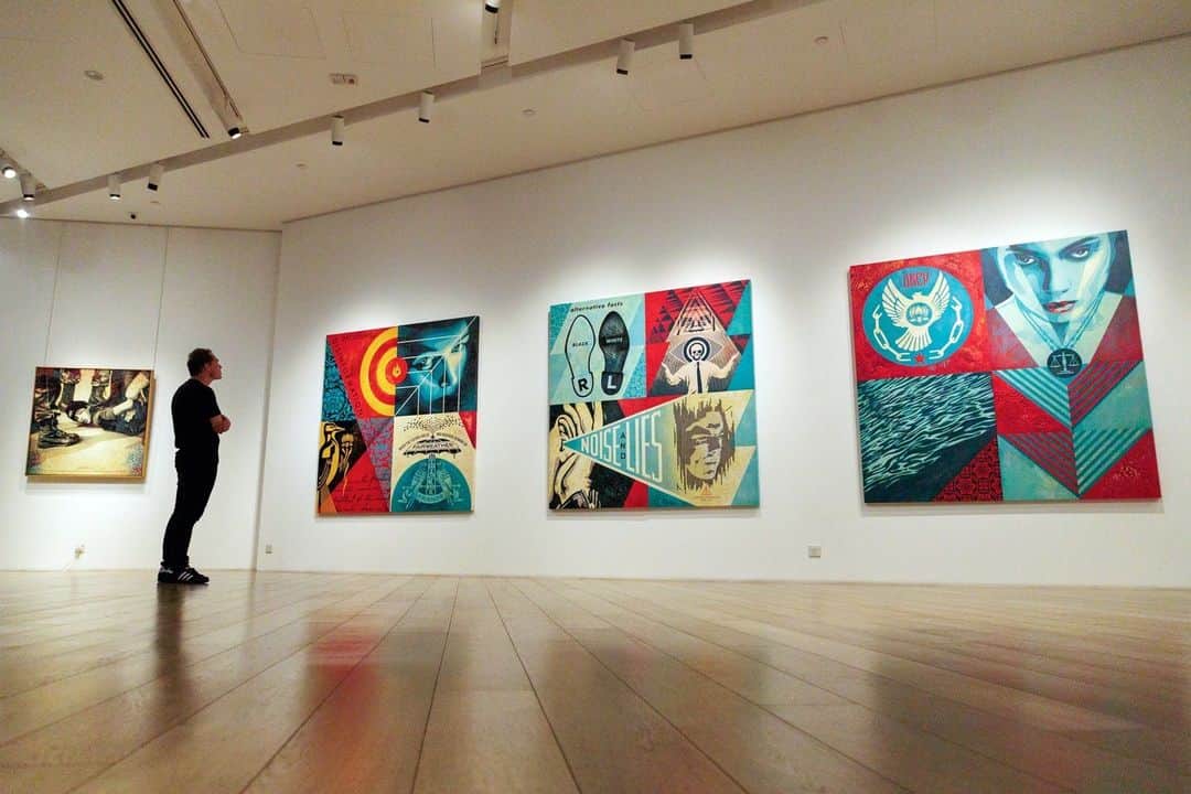 Shepard Faireyのインスタグラム：「My first solo exhibition in Southeast Asia ‘The Future is Unwritten,' is up at @OperaGallery in Singapore through Sunday, October 15th. Check it out if you’re in the area, and thanks as always for the support!⁠ –Shepard」