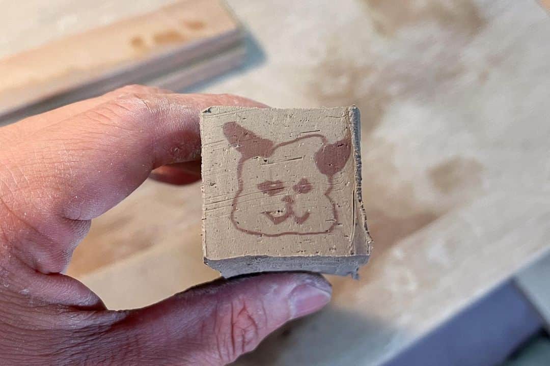 水野智路さんのインスタグラム写真 - (水野智路Instagram)「Panda...?🐼  #せともの #瀬戸物 #セトモノ #瀬戸市 #練り込み技法 #練り込み #練り上げ #ceramic #pottery  #nerikomi #neriage #水野智路 #模様 #coloredclay #パターン #pattern #art #clay #artwork #tomoro  #パンダ #panda #🐼」10月12日 12時04分 - tomoro.m