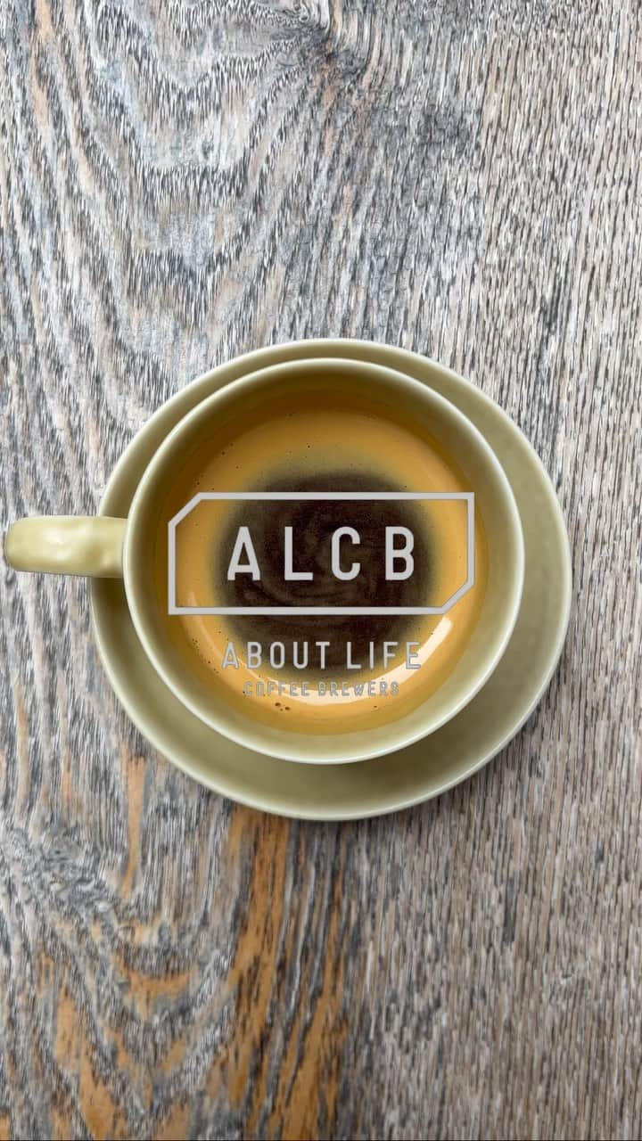 のインスタグラム：「【ABOUT LIFE COFFEE BREWERS 道玄坂】  What kind of espresso will you choose today?🥤 Kenya.Ethiopia.Guatemala.Honduras…🇰🇪🇪🇹🇬🇹🇭🇳  今日のあなたはどんなコーヒーを選びますか？☕️  🚴dogenzaka shop 9:00-18:00(weekday) 11:00-18:00(weekend and Holiday) 🌿shibuya 1chome shop 8:00-18:00  #aboutlifecoffeebrewers #aboutlifecoffeerewersshibuya #aboutlifecoffee #onibuscoffee #onibuscoffeenakameguro #onibuscoffeejiyugaoka #onibuscoffeenasu #akitocoffee  #stylecoffee #warmthcoffee #aomacoffee #specialtycoffee #tokyocoffee #tokyocafe #shibuya #tokyo」