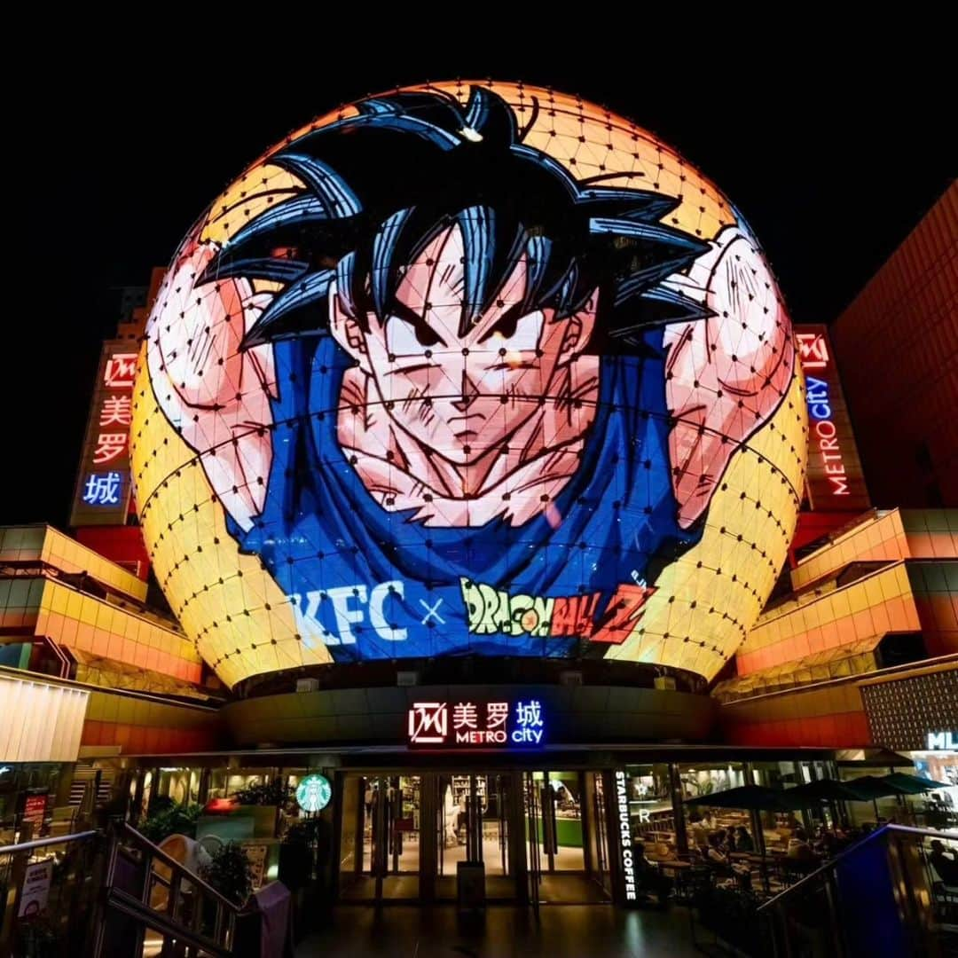 鳥山明（ファンアカウント）さんのインスタグラム写真 - (鳥山明（ファンアカウント）Instagram)「Meiluo Building, Shanghai 💫  #KFC x #DBZ #鳥山明   #ドラゴンボール  #ドラゴンボールZ  #ドラゴンボール超 #ドラゴンクエスト  #クロノトリガー #悟空 #ベジータ  #アニメ  #マンガ  #日本  #バードスタジオ #集英社 #Dbs #Dragonball #Dragonballz #Goku #Vegeta #dragonballsuper」10月12日 12時16分 - akira.toriyama