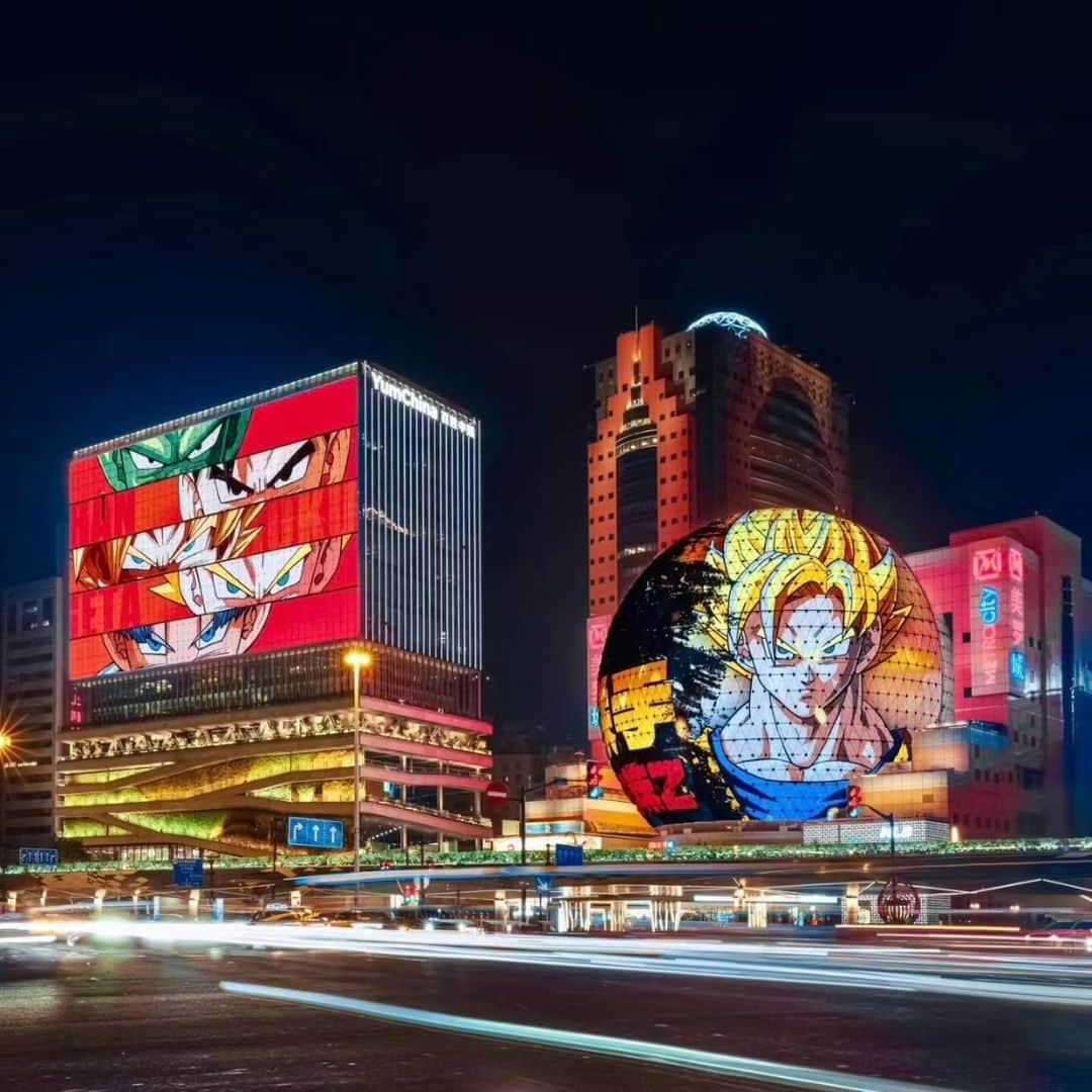 鳥山明（ファンアカウント）さんのインスタグラム写真 - (鳥山明（ファンアカウント）Instagram)「Meiluo Building, Shanghai 💫  #KFC x #DBZ #鳥山明   #ドラゴンボール  #ドラゴンボールZ  #ドラゴンボール超 #ドラゴンクエスト  #クロノトリガー #悟空 #ベジータ  #アニメ  #マンガ  #日本  #バードスタジオ #集英社 #Dbs #Dragonball #Dragonballz #Goku #Vegeta #dragonballsuper」10月12日 12時16分 - akira.toriyama