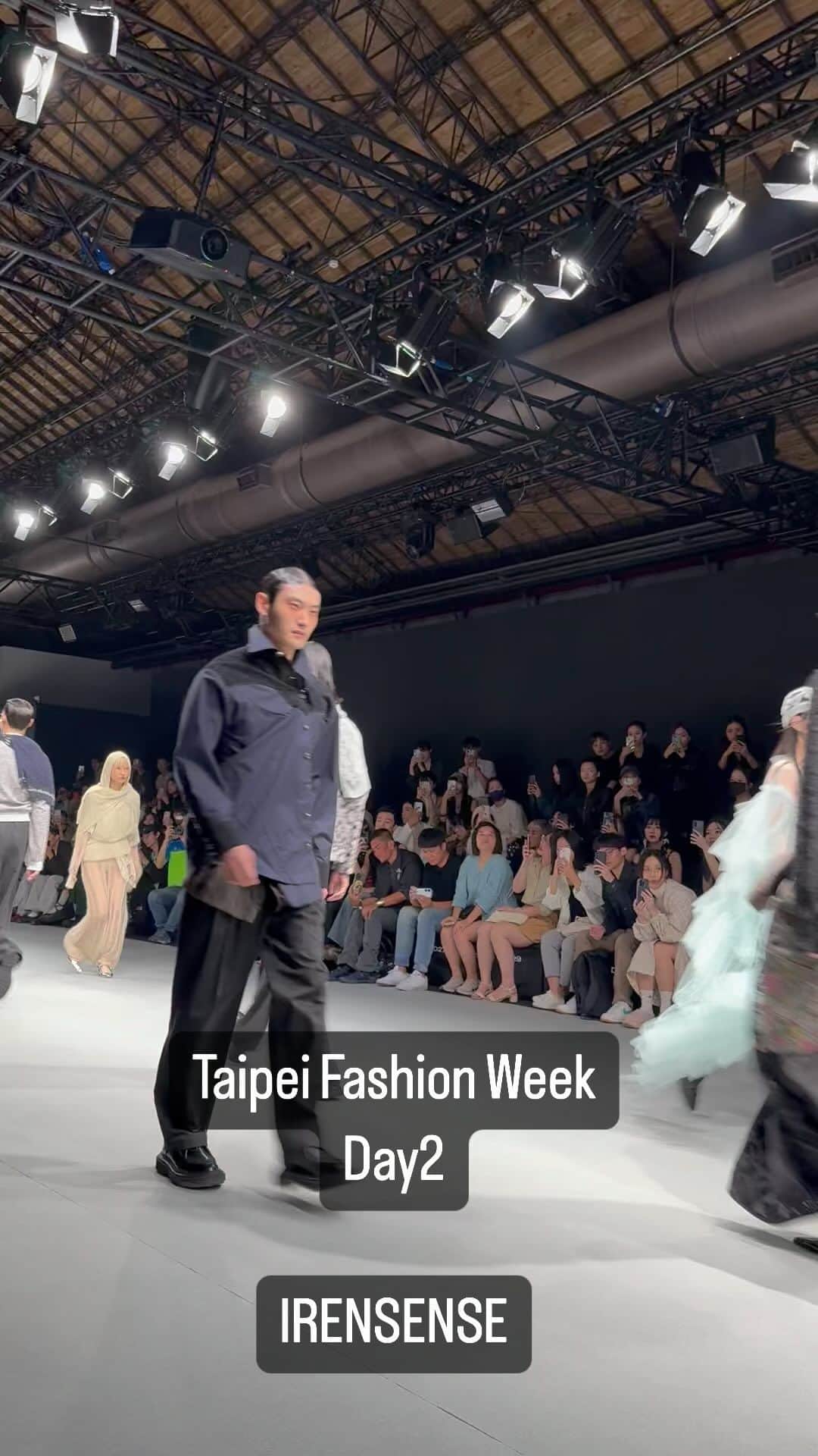のインスタグラム：「台北ファッションウィーク2日目はIRENSENSEからスタート。 @tpe.fashionweek @irensense_official #taipeifashionweek #tpefw  #fashion #model #runway  #コレクション　#ファッション #fashion #model #runway  #fashionshow」