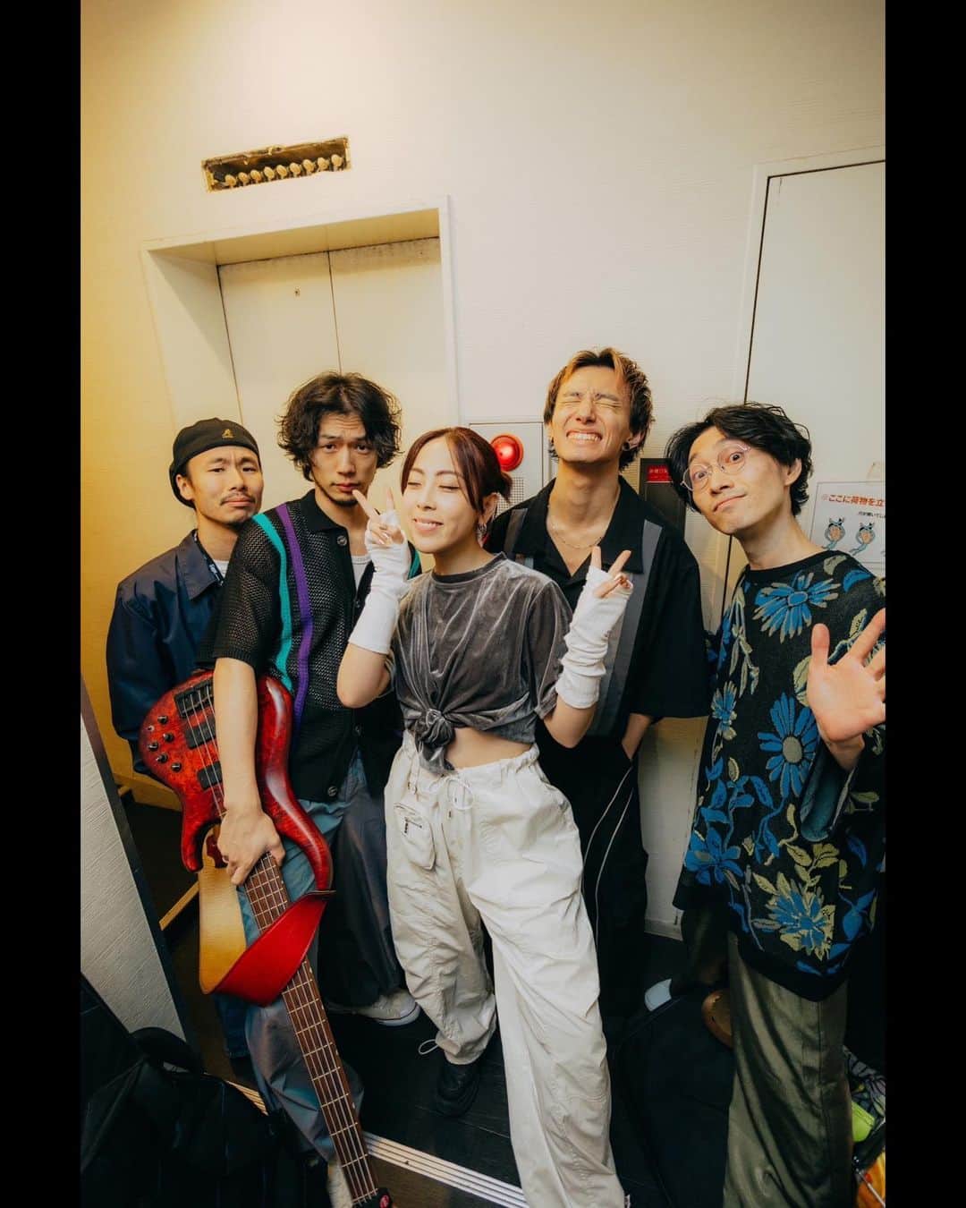 EOWさんのインスタグラム写真 - (EOWInstagram)「LIVE Photo📸 2023.10.11 📍アメリカ村BEYOND  M1「最低な日々」 M2「ON」 M3「KIDOU」 M4「EVER」 M5「嫌んなるわ」 M6「百花」 M7「(this is the)DAY」 EN「Passage」  Photo by @yoshrum   #eow #live #photo」10月12日 13時00分 - eow_jpn