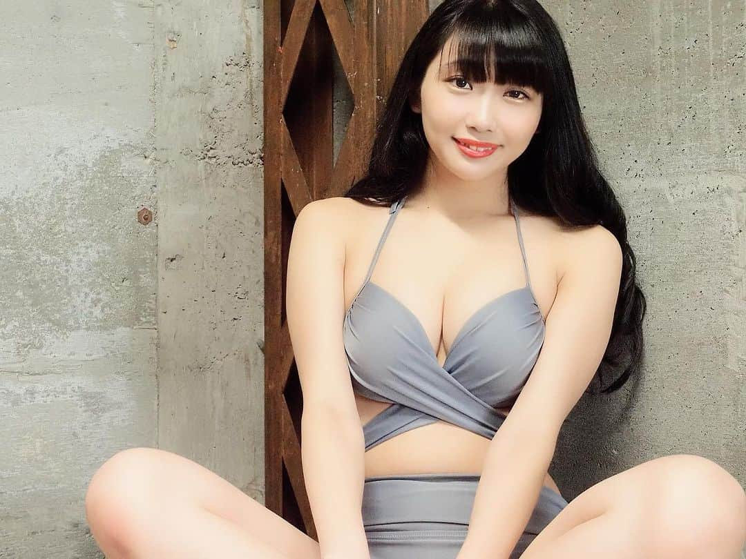 南ゆうきさんのインスタグラム写真 - (南ゆうきInstagram)「. なんだか！ 急に寒くなったかと思えば、日中はぽかぽかしてる日々だったりもする！☀️ . . お元気していますかー！！ . . . #instagravure #gravureidol #gravuremodel #gravure #idol #kawaii #tokyo #model #bikinigirl  #インスタグラビア #グラビアモデル #グラビアアイドル #アイドル #グラドル #グラビア #地下アイドル #みんなのアイドル #ビキニモデル #乳スタグラム #谷間フェチ #谷間チラリ #谷間スタグラム #おっぱいは正義 #おっぱいフェチ #ムチムチボディ #ムチムチ女子 #黒髪ロング #推しのいる生活 #推しが尊い #フェチ撮影」10月12日 12時49分 - yuuuuki_minami