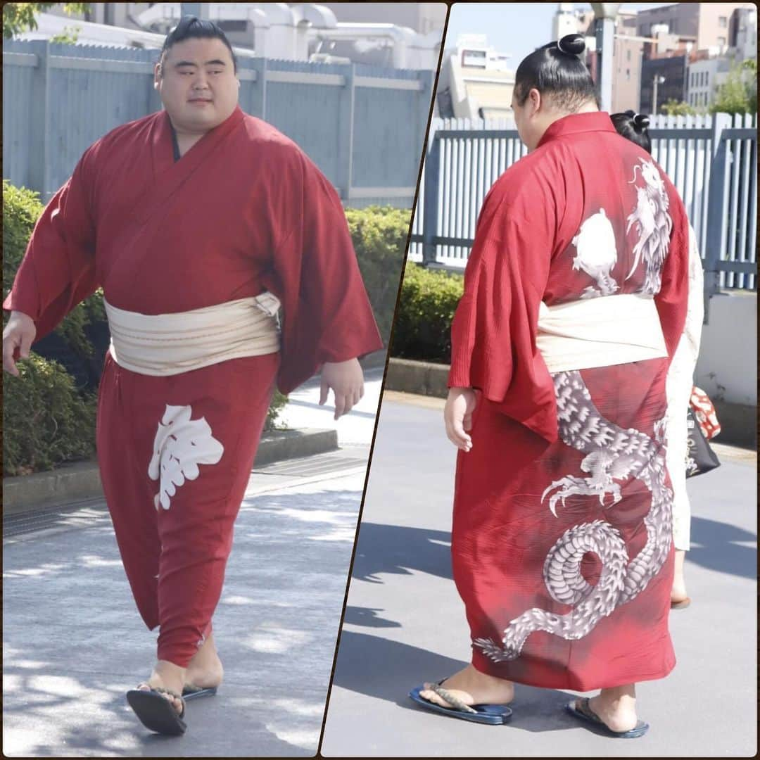 日本相撲協会さんのインスタグラム写真 - (日本相撲協会Instagram)「大相撲九月場所　着物紹介　場所入り　その4  着物で颯爽と歩く姿。 各々のこだわりが詰まった着物。 見ているとたくさんの発見があります。  背中の模様も合わせて、総勢64名分をお届け。 巡業でもたくさんの着物が見られる機会があります。 ぜひチェックしてみてください！  @sumokyokai #sumo #相撲 #和服 #着物 #japan  #翔猿 #玉正鳳 #貴健斗 #隆の勝 #東龍 #千代丸 #正代 #東白龍 #北の若 #琴ノ若」10月12日 12時49分 - sumokyokai