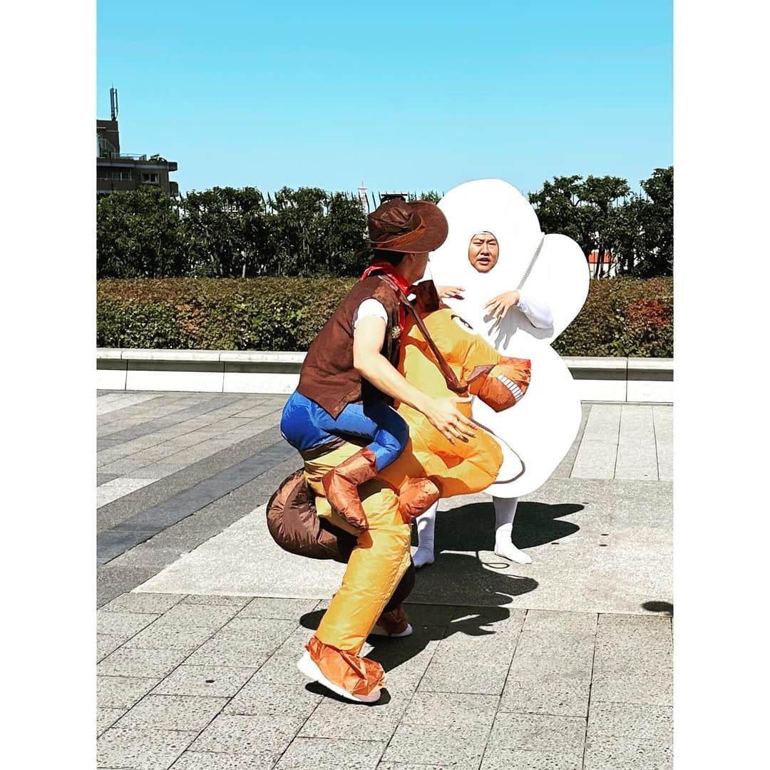 有吉弘行のインスタグラム：「なにしてんのか分からん。」