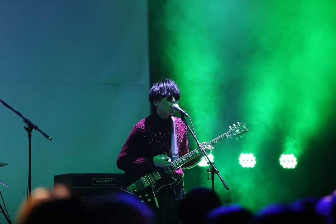 のインスタグラム：「こんな感じでパンクしてます🎸」