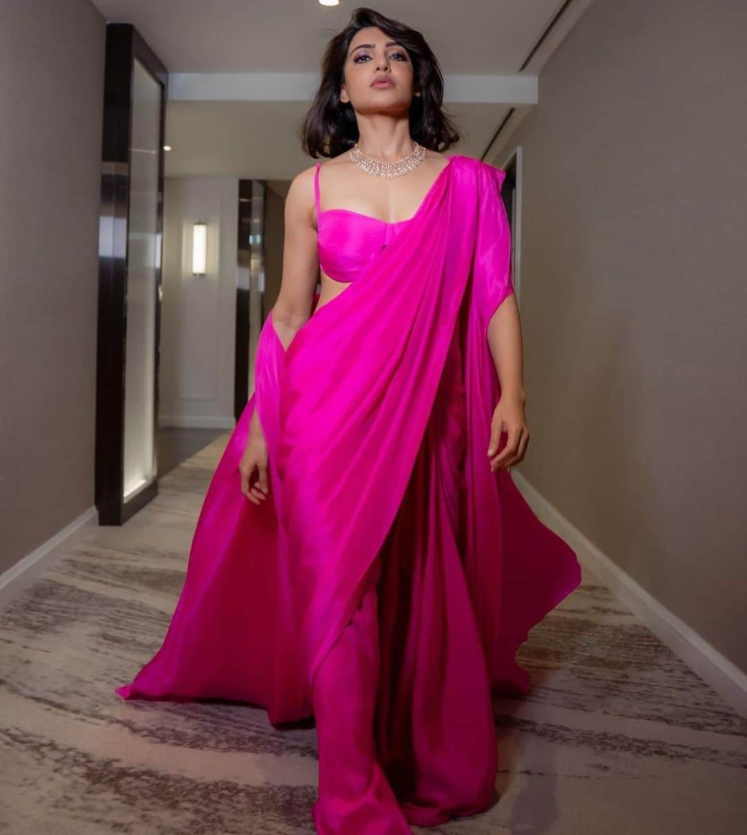 Indianstreetfashionさんのインスタグラム写真 - (IndianstreetfashionInstagram)「Samantha looking like a desi barbie in this beaut of a fushcia pink saree from  @ekayabanaras  #indianstreetfashion @indianstreetfashion #saree #saree #ootd」10月12日 13時15分 - indianstreetfashion