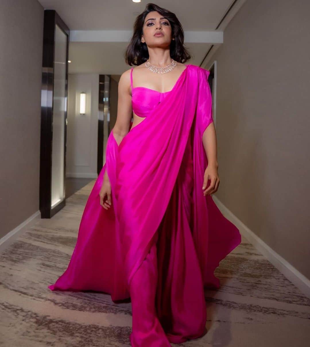 Indianstreetfashionのインスタグラム：「Samantha looking like a desi barbie in this beaut of a fushcia pink saree from  @ekayabanaras  #indianstreetfashion @indianstreetfashion #saree #saree #ootd」