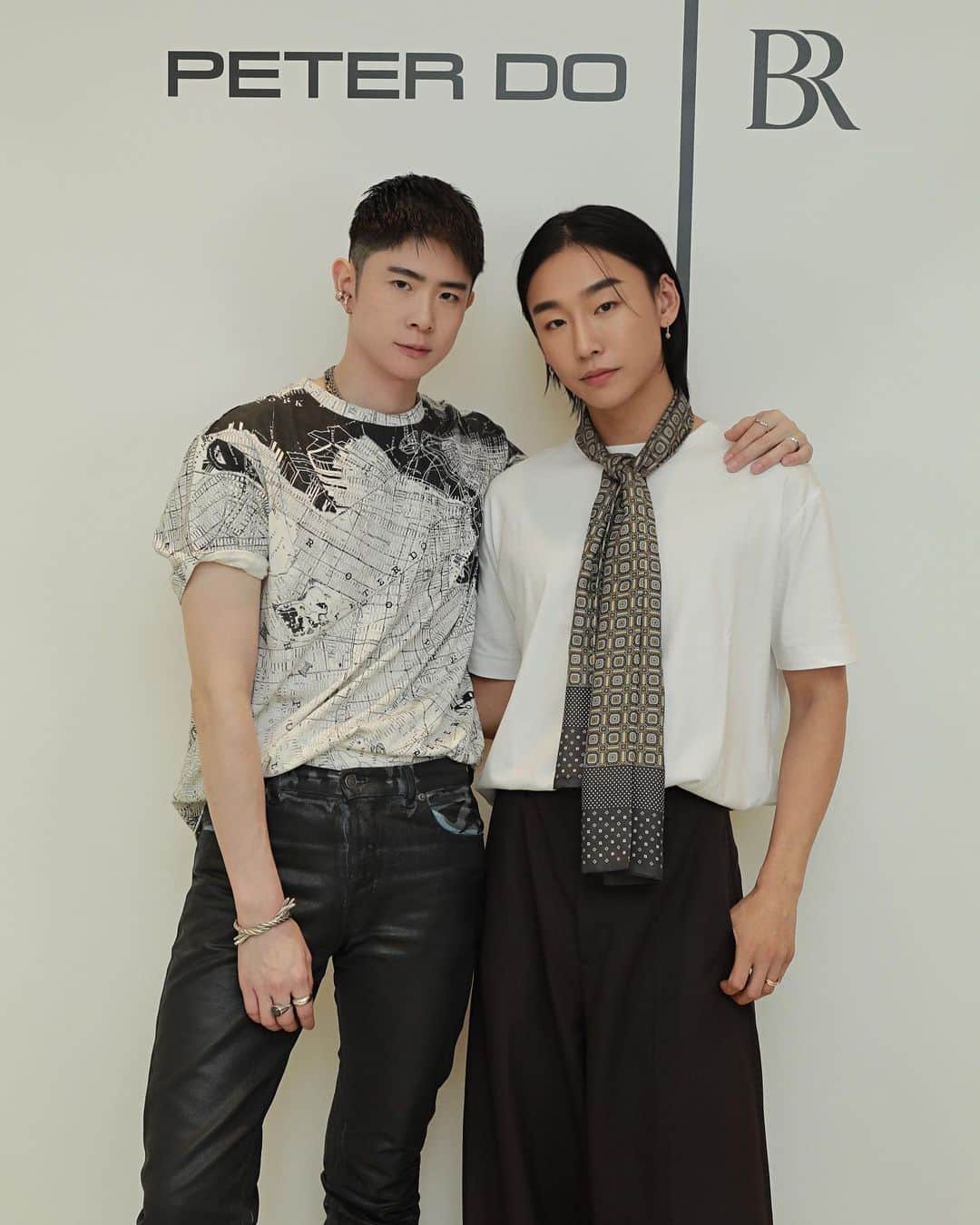 Noah（ノア）さんのインスタグラム写真 - (Noah（ノア）Instagram)「@bananarepublic_jp x @the.peterdo   10月12日今日から銀座と公式サイトで発売になる素敵なコラボ 2枚目の後ろ空いてるジャケットのセットアップすごく可愛いのです  #TaikiNoah#BRxPD#パナリパ #バナナリパブリック」10月12日 13時46分 - noah_bbb