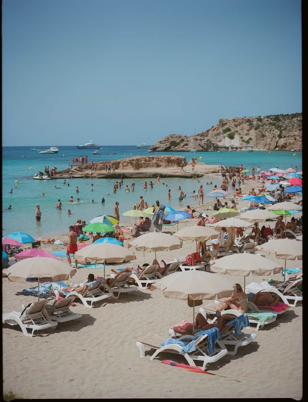 SPELLのインスタグラム：「Days like these… coming soon 🏖️」