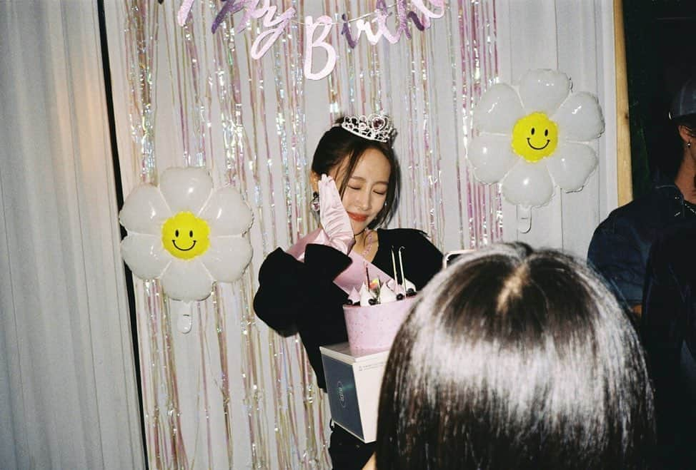 チョン・ニコルさんのインスタグラム写真 - (チョン・ニコルInstagram)「🙈🎉♥️✌️」10月12日 13時41分 - nicole__jung