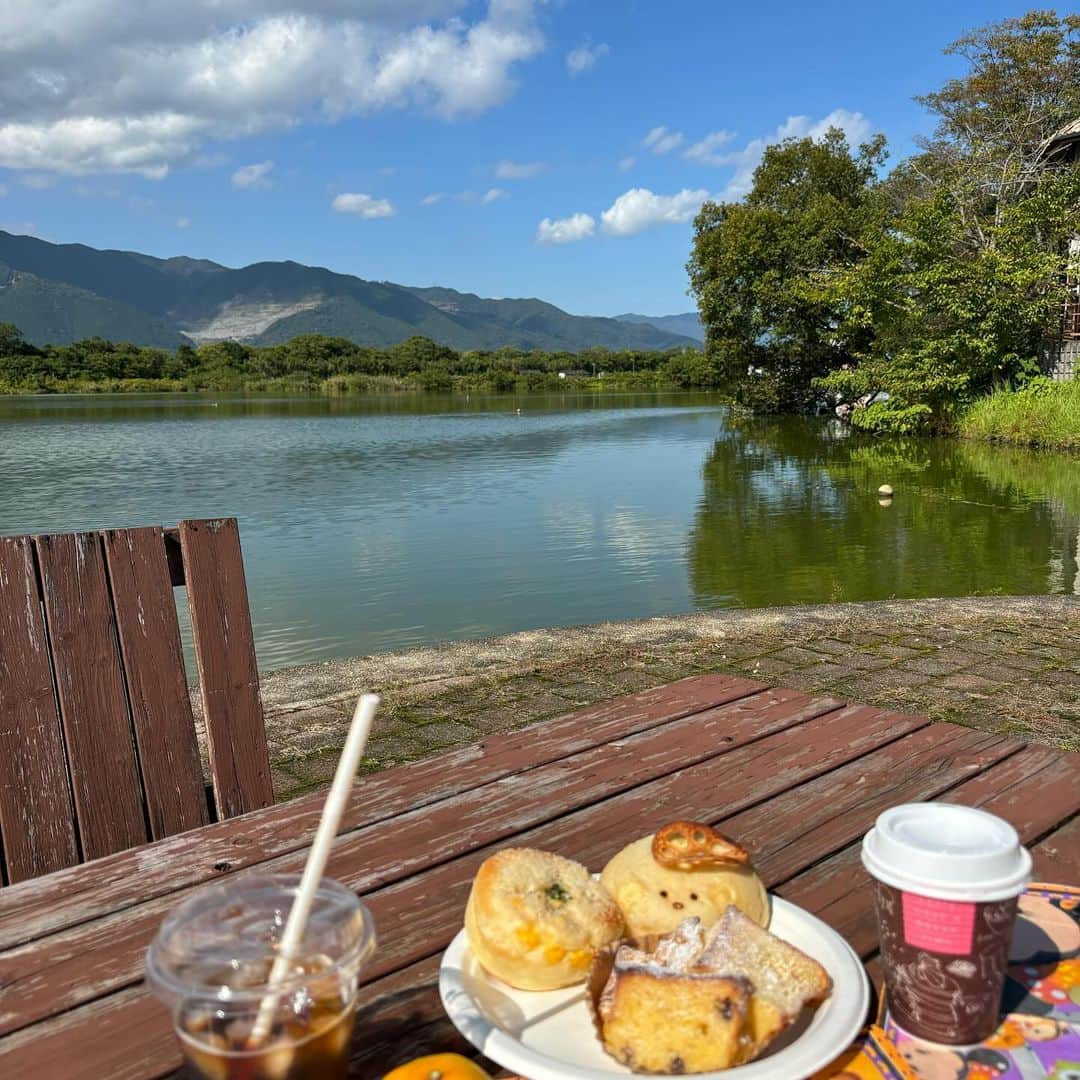 有馬綾香さんのインスタグラム写真 - (有馬綾香Instagram)「ママがオススメの公園でモーニング☕️  田舎って良いなぁ。」10月12日 13時48分 - ayakaarima