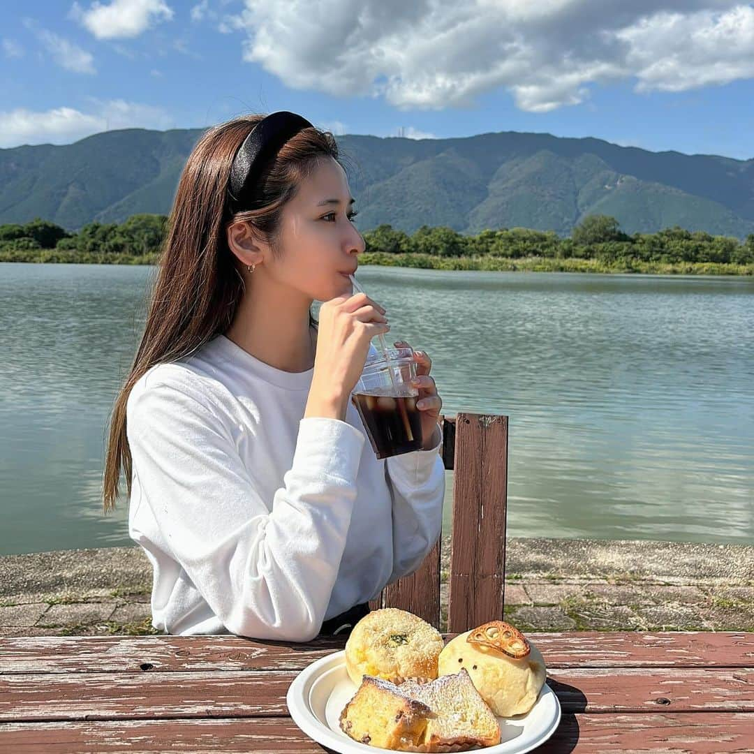 有馬綾香さんのインスタグラム写真 - (有馬綾香Instagram)「ママがオススメの公園でモーニング☕️  田舎って良いなぁ。」10月12日 13時48分 - ayakaarima