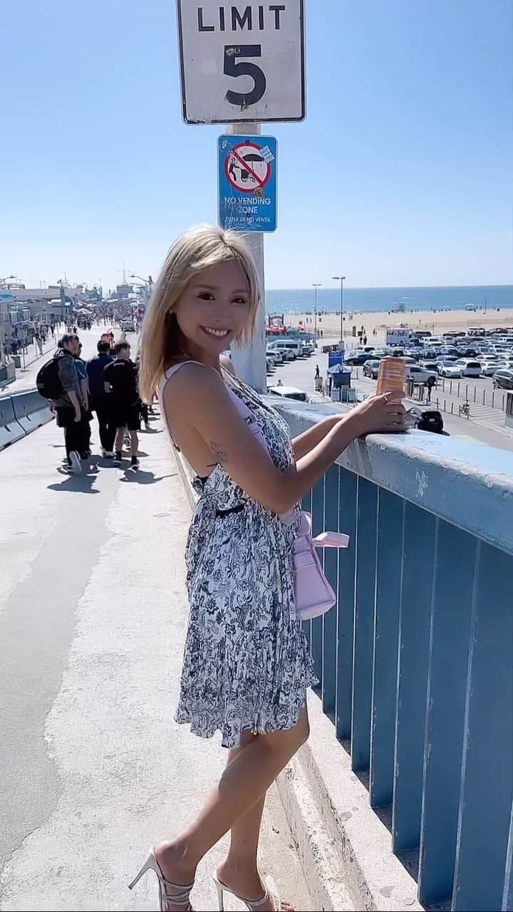 marinのインスタグラム：「santa monica🌴⛱️🩷🩵 happy Life😍✨🇺🇸💋💄  lovely day 💖」