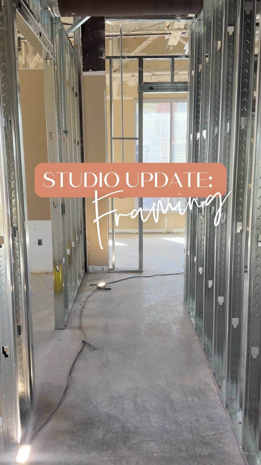 Haley Wightのインスタグラム：「Picture it ✨ #scottsdalebusiness #scottsdale #renovation #transformation」