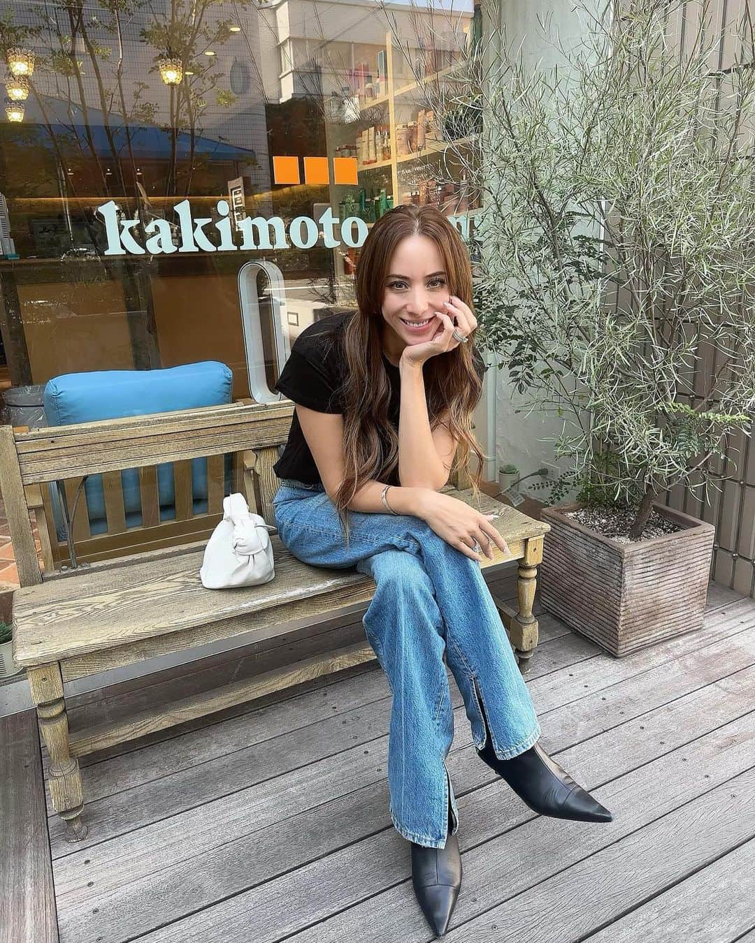 道端アンジェリカのインスタグラム：「Thank you @kakimotoarms_aoyama_official 🤍  久しぶりに明るく✨ ブリーチはしたくなかったので、ブリーチなしで限界まで明るくしてもらった✨  満足〜🤍🤍」