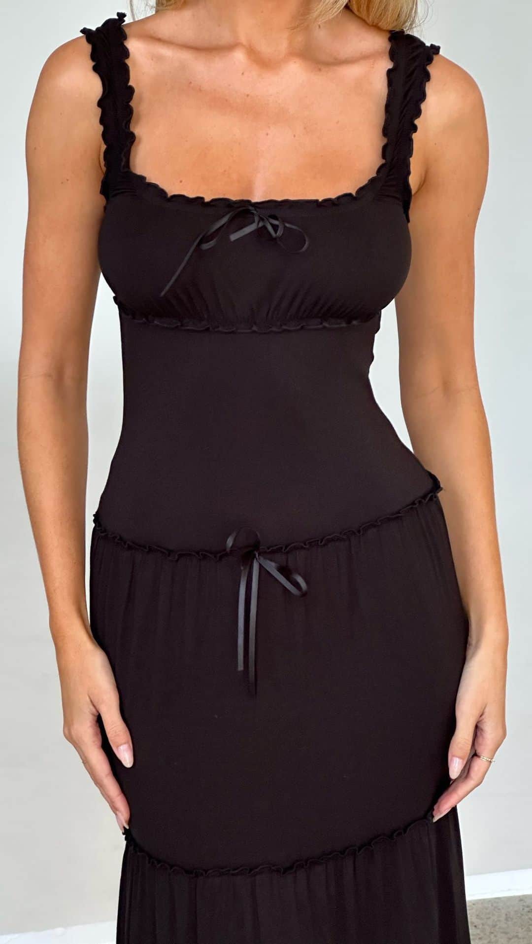tiger Mistのインスタグラム：「Turn heads in the Nina Dress. NOW 30% OFF! 🖤」