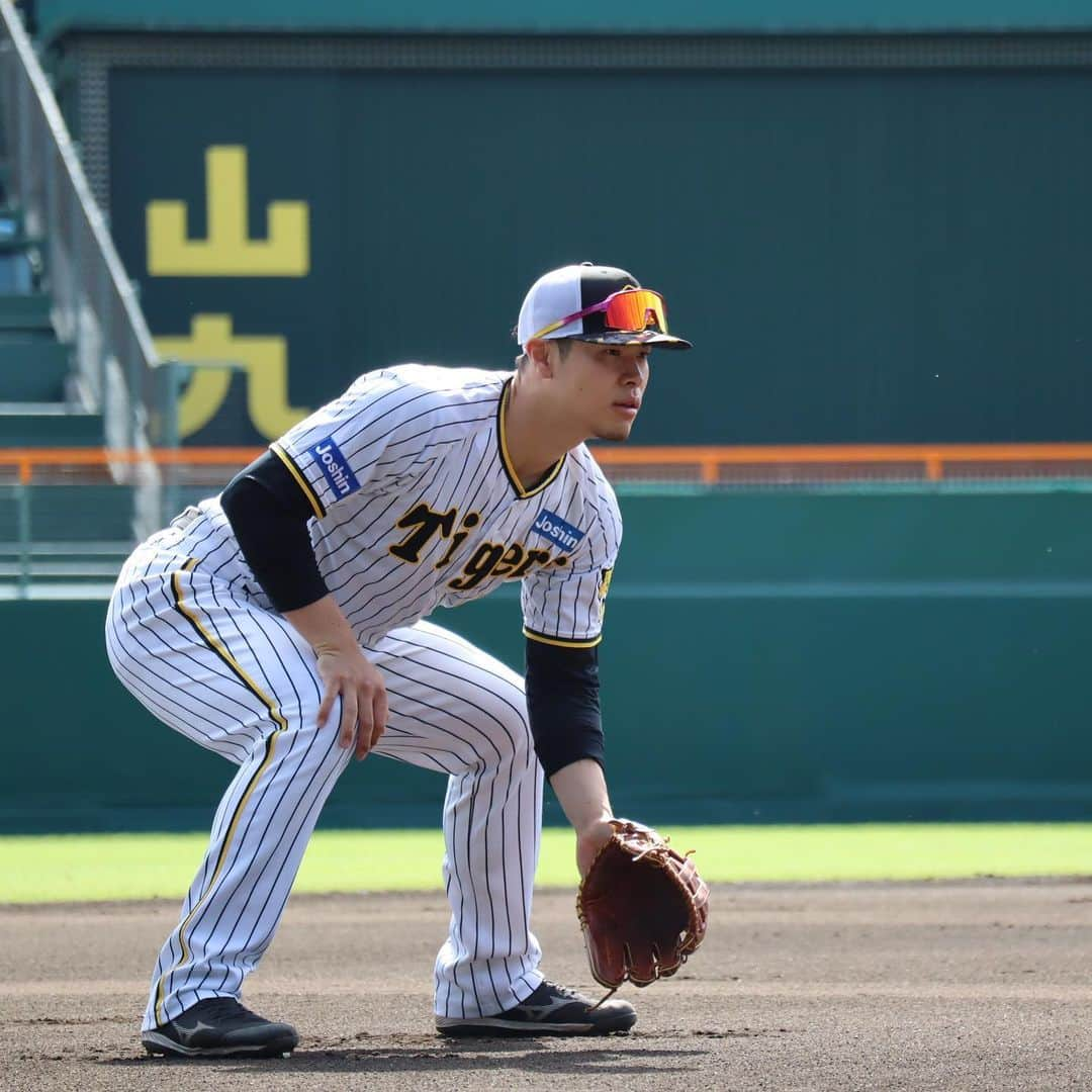 阪神タイガースさんのインスタグラム写真 - (阪神タイガースInstagram)「10月12日、甲子園球場での練習の様子です！ #佐藤輝明 選手 #中野拓夢 選手 #大山悠輔 選手 #坂本誠志郎 選手 #木浪聖也 選手 #岩崎優 選手 #島本浩也 選手 #ジェレミービーズリー 選手 #伊藤将司 選手 #才木浩人 選手 #久保田智之 コーチ #阪神タイガース #ARE」10月12日 14時13分 - hanshintigers_official