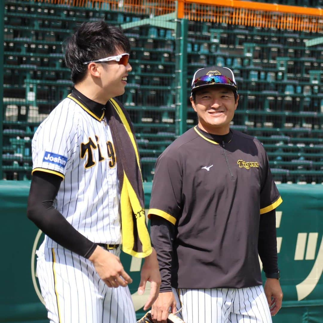 阪神タイガースさんのインスタグラム写真 - (阪神タイガースInstagram)「10月12日、甲子園球場での練習の様子です！ #佐藤輝明 選手 #中野拓夢 選手 #大山悠輔 選手 #坂本誠志郎 選手 #木浪聖也 選手 #岩崎優 選手 #島本浩也 選手 #ジェレミービーズリー 選手 #伊藤将司 選手 #才木浩人 選手 #久保田智之 コーチ #阪神タイガース #ARE」10月12日 14時13分 - hanshintigers_official