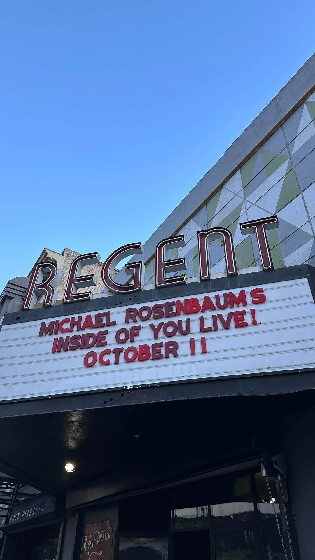 ザッカリー・リーヴァイのインスタグラム：「This has been a long time coming… the @insideofyoupodcast IRL edition is officially wrapped! 💃🏻💃🏻💃🏻 Thanks for having me, @themichaelrosenbaum, 6th time’s a charm! It was great being inside you, LA!」