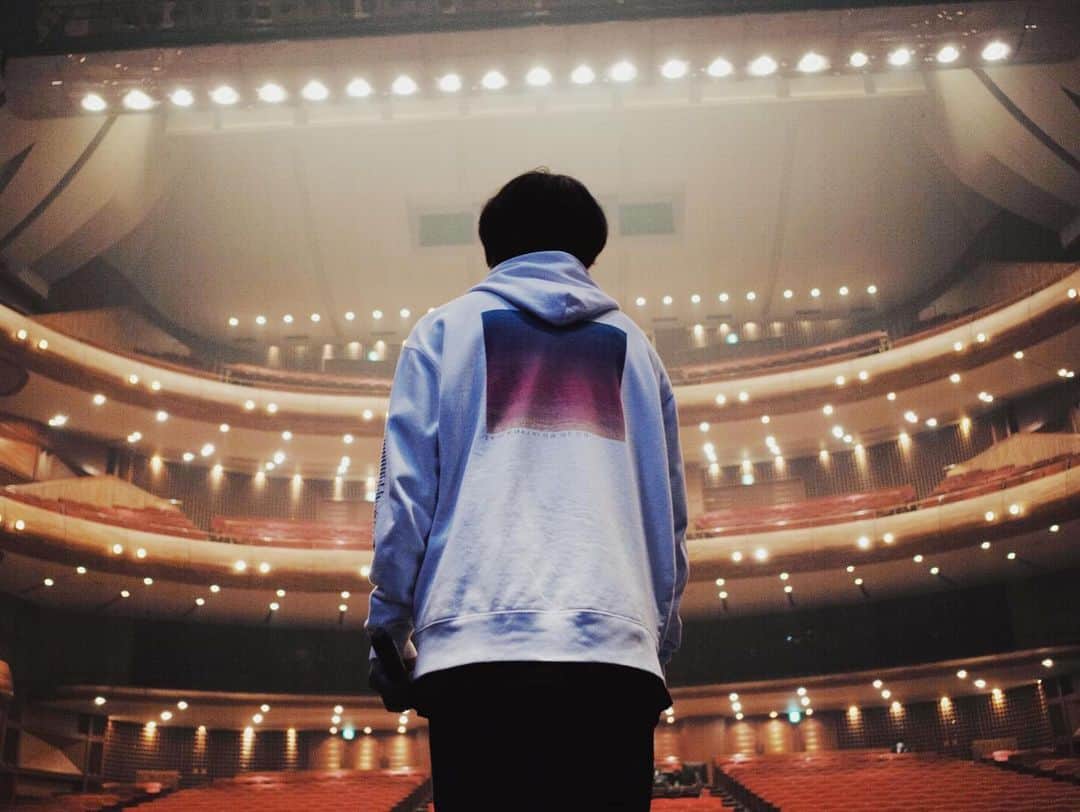 三浦大知さんのインスタグラム写真 - (三浦大知Instagram)「OVER TOUR 神戸 皆さんの歓声が天井から降り注ぐような、とても優しく、とても熱いライブでした あれから3年半以上ぶり 神戸に戻ることが出来て幸せでした 有難うございました 次は名古屋 会場でお待ちしています🙌 #DAICHIMIURALIVETOUR2023 #OVER #神戸」10月12日 14時13分 - daichimiura824