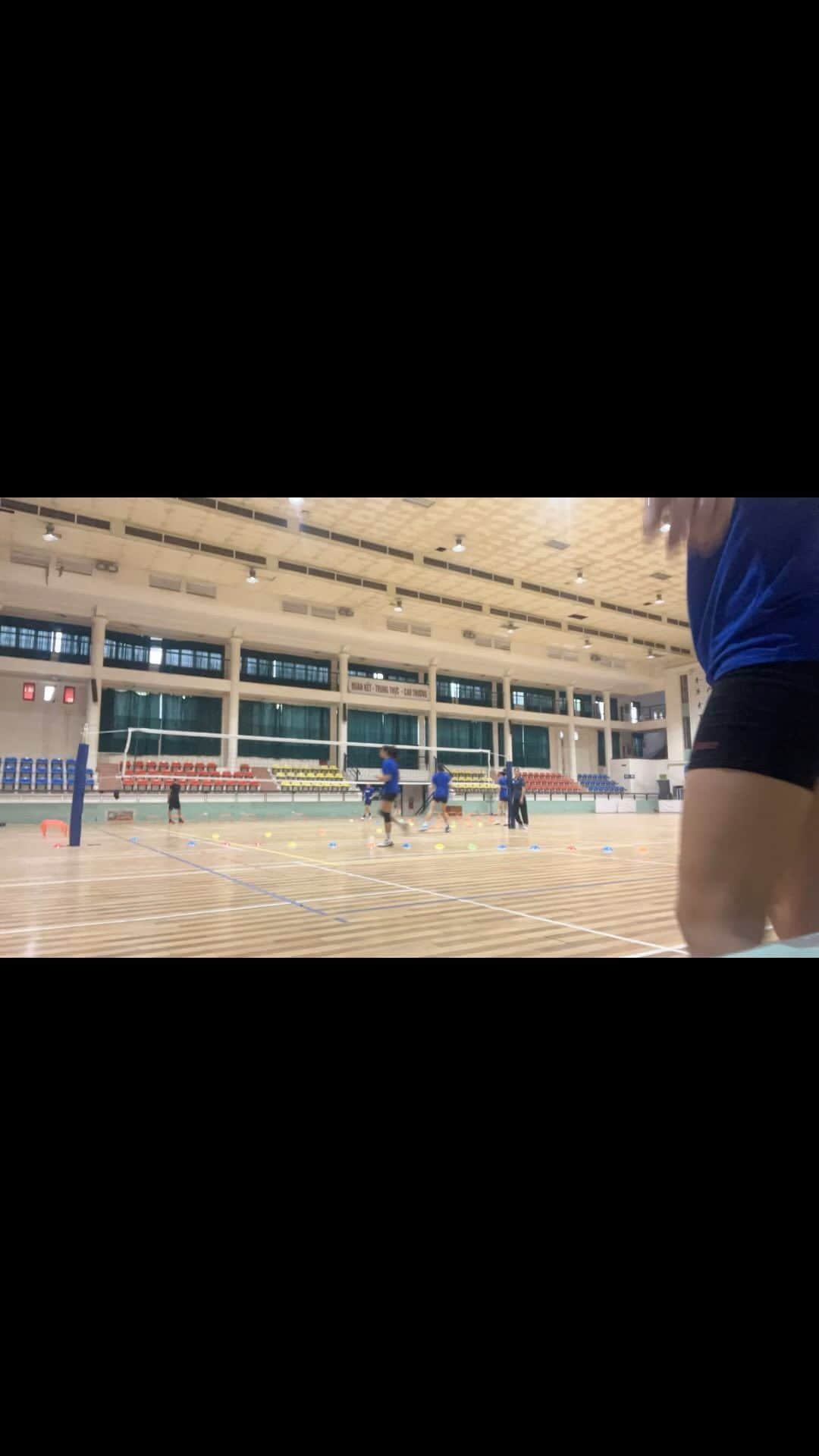 ポリーナ・ラヒモワのインスタグラム：「6 a.m. #morepassion #moreenergy #vietnam」