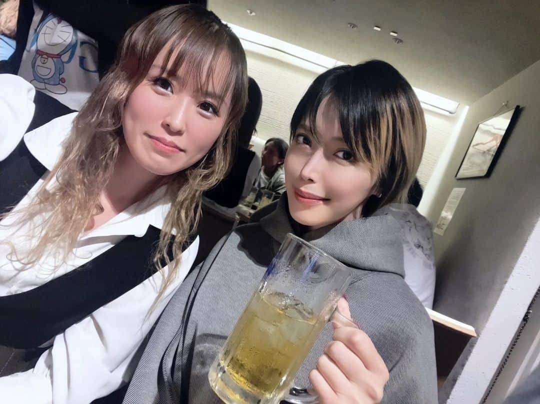 君島みおのインスタグラム：「久しぶり麻美ちゃん🍺💖」