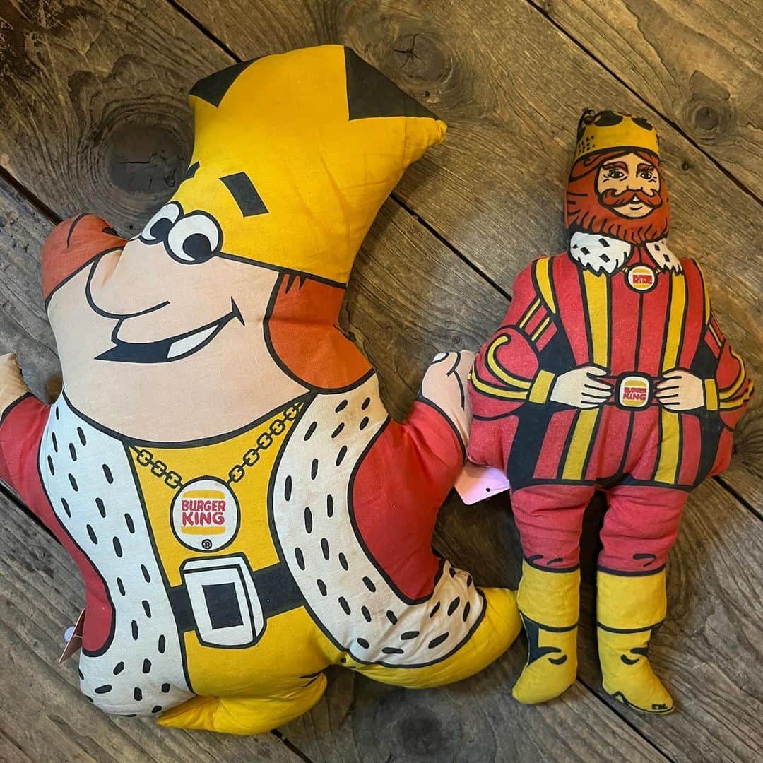 kiarrysのインスタグラム：「1970’s Vintage Burger King Pillow Case Doll. New in Today . 胸に旧ロゴプリントの有無は重要なポイント。」