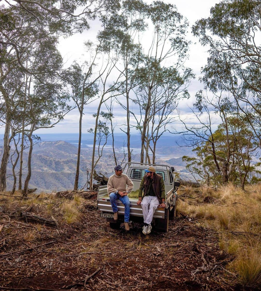 Toyota Australiaのインスタグラム：「October marks the beginning of Mental Health Awareness Month. In recognition of this significant period, we’re asking Friends of Toyota how they care for their mental health.   For wellness coach @bushandocean, this means:  💧 Revisiting the core basics of hydration, nutrition, sleep and recovery   👨‍⚕️ Speaking with health professionals to understand deficiencies and build out a lifestyle plan (just like you would get your car serviced regularly!)   ☀️ Being curious and putting yourself first to boost confidence and happiness   Let us know your best tips in the comments.」