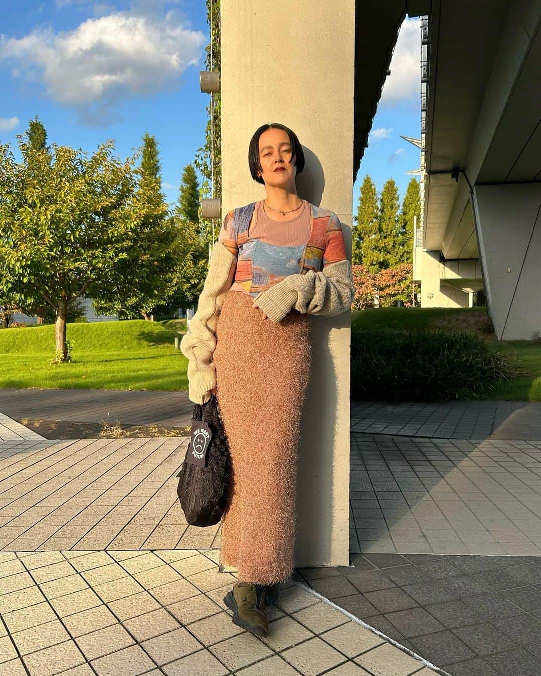 nao_nakabaのインスタグラム：「最近は、いよいよ朝晩が ぐっと冷え込むようになりましたね🍂スタイリングのアクセントになり、防寒できるアイテムはこれから必須♡ @mediam_official   Wool 2Way Coverは、ジャケットやコートの袖に重ねても可愛いんです！レッグウォーマーにもなるし✌️ (着ているカラーはMixです💫) モケモケの新色もヌーディーなカラーでお気に入り😊」