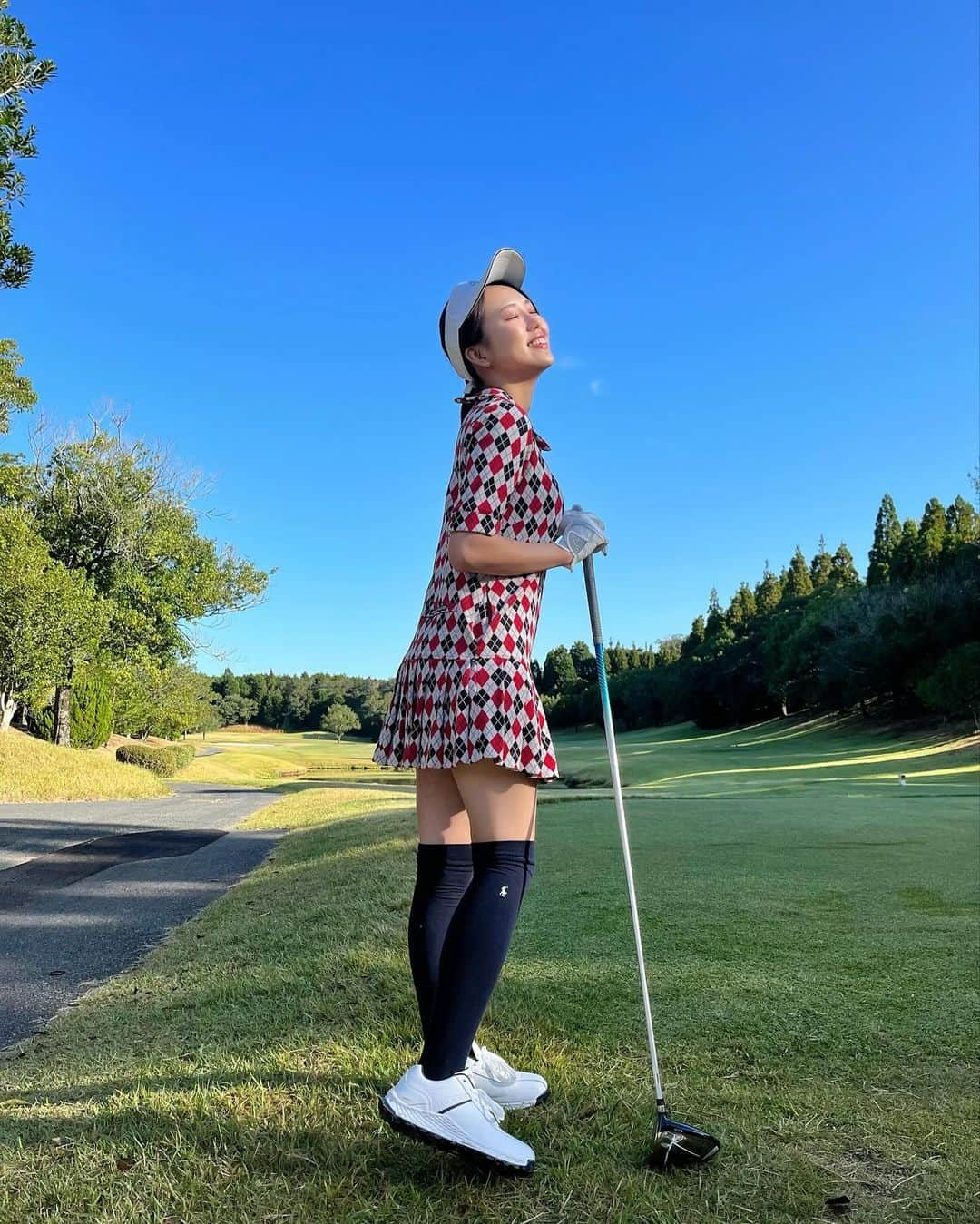 澤田桃佳さんのインスタグラム写真 - (澤田桃佳Instagram)「ついに、！コースデビューしてきたよ〜🏌️‍♀️☁️  めちゃくちゃ最高のお天気とロケーションの中、楽しく18ホール無事完走できました！！！」10月12日 20時19分 - sawadamomoka