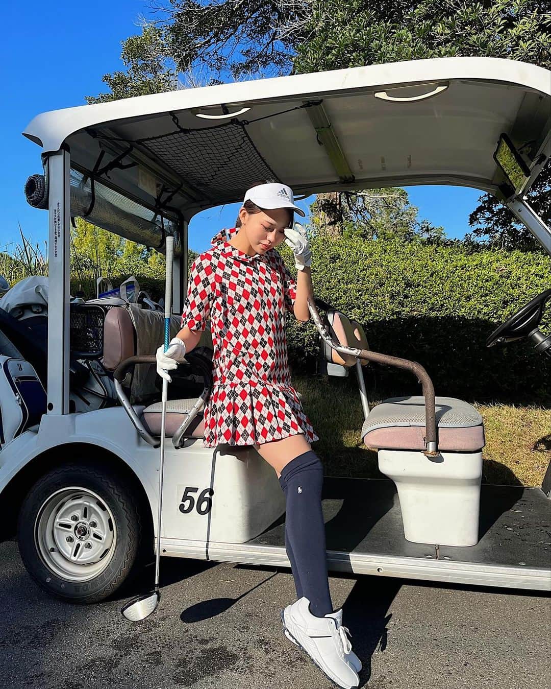 澤田桃佳さんのインスタグラム写真 - (澤田桃佳Instagram)「ついに、！コースデビューしてきたよ〜🏌️‍♀️☁️  めちゃくちゃ最高のお天気とロケーションの中、楽しく18ホール無事完走できました！！！」10月12日 20時19分 - sawadamomoka