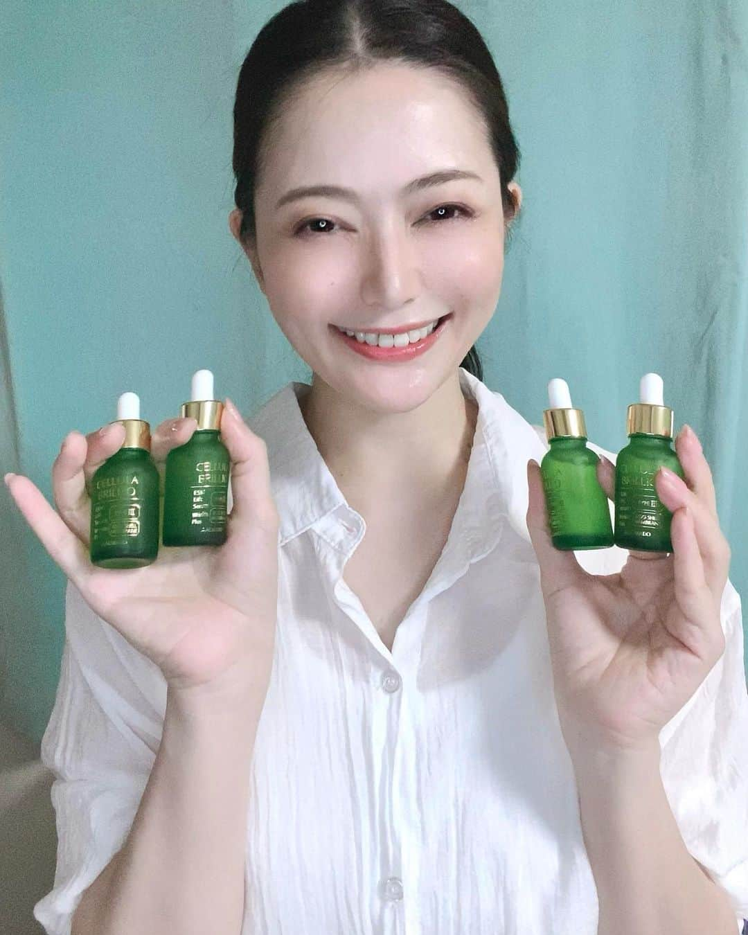 山口愛実さんのインスタグラム写真 - (山口愛実Instagram)「一気に涼しくなって今度は乾燥が気になる季節に こじわが気になり始めたらチェルラーブリリオ  年齢にともない気になる目元、口元に有効成分「ナイアシンアミド」が効いてシワを改善！ 鏡をみてもうびっくり🫢  チェルラーブリリオでうる艶肌キープ✨✨  #PR #美容 #美肌 #スキンケア #美容成分 #チェルラーブリリオ #アラサー美容#アラフォー美容 #すっぴん　#素肌」10月12日 20時19分 - manami_0331