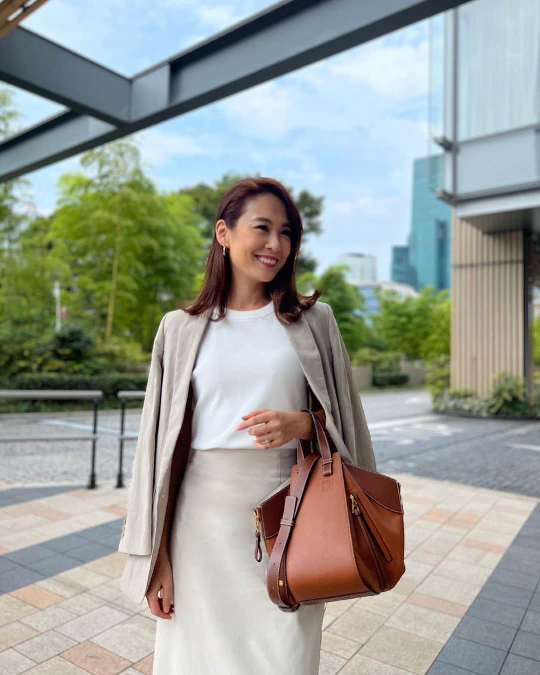 MAICOさんのインスタグラム写真 - (MAICOInstagram)「#outfit . . ちょっと前の夏日だった日。 サンダルなので少し季節外れですが。  ホワイト、ベージュ、キャメルの組み合わせはどの季節でも好きな組み合わせ🫶🏻  Jacket... @stumbly.official  Skirt... @urban_research . . #stumbly#スタンブリー#ジャケット#ジャケットコーデ#アーバンリサーチ#urbanresearch」10月12日 20時15分 - maico0327