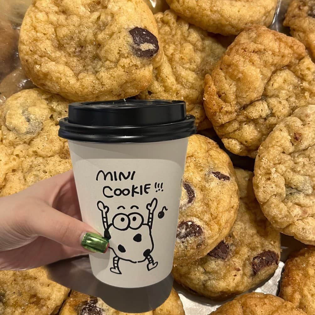 Pirakoのインスタグラム：「🎨🍪 カーボンのクッキーめちゃんこうまいよ^ - ^ ゆっくりまったりしにきてね😘」