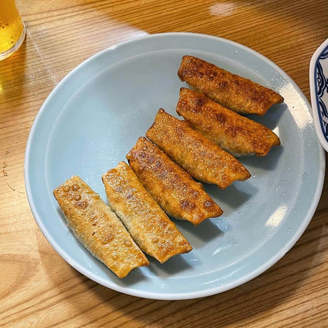 佐分利眞由奈さんのインスタグラム写真 - (佐分利眞由奈Instagram)「˗ˏˋ 📍餃子の王さまˎˊ˗  ʚ王さまの餃子ɞ（一つ目の餃子） 細かく刻まれた野菜の餡が さっぱりしててパクパクいけちゃう🤤  他にも肉餃子、チャーハン、ザーサイ いただきました🫶  町中華餃子よすぎる…🤤  #餃子の王さま #餃子  #町中華」10月12日 20時16分 - mayuna_saburi