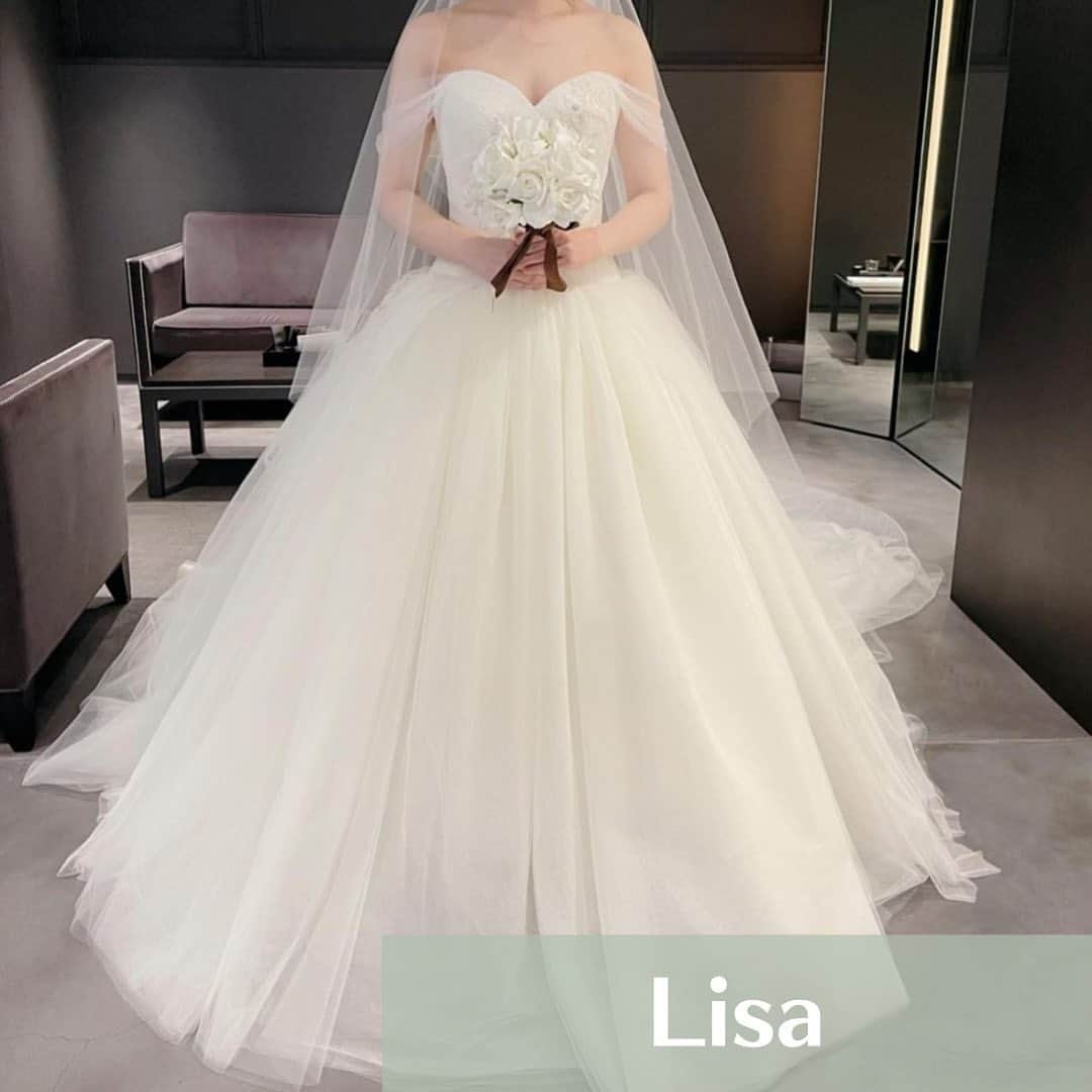 Choole 業界初、オンライン結婚式準備サービスさんのインスタグラム写真 - (Choole 業界初、オンライン結婚式準備サービスInstagram)「【#ヴェラウォン】 #VERAWANG #インポートドレス  こんばんは！トキハナ編集部です✨ - - - - 今回は花嫁の憧れブランド💜 『VERAWANGドレス6選』をご紹介👗 - - - - Photo by @nnm_wd @eri_kuma3  - - - - ——————————————————  ⚜️トキハナInstagramとは？ ・結婚式準備に役立つ情報を毎日投稿♡ ・まだ結婚式場が決まっていない花嫁さまへ🌸 ドレス試着・パーソナルカラー診断イベントなど定期開催中👗🌈 ・お見逃しのないよう @tokihana_weddingからフォローください✨  ⚜️トキハナって？ LINEで式場探し使いやすさNo.1✨ 『結婚式場見学予約サイト👰🏻‍♀️』  🕊トキハナの特徴🕊 ・持ち込みOKの式場掲載数No.1(自社調べ)👑 ・即決不要で、最大割引が貰える💰 ・自分たちの費用が見学前にわかるから安心💛 ・LINEでいつでも元プランナーに相談できる💡 ・カンタン診断で好みの式場が見つけられる💖 ・ドレス最大50%オフクーポンもget👗 登録はID検索orQRコードから▼ ID:@608xvfyd  ————————————————— #ドレ試着#ドレス迷子#ドレス選び#カラードレス#インポートドレスブランド#プレ花嫁#卒花嫁#トキハナ」10月12日 20時16分 - tokihana_wedding
