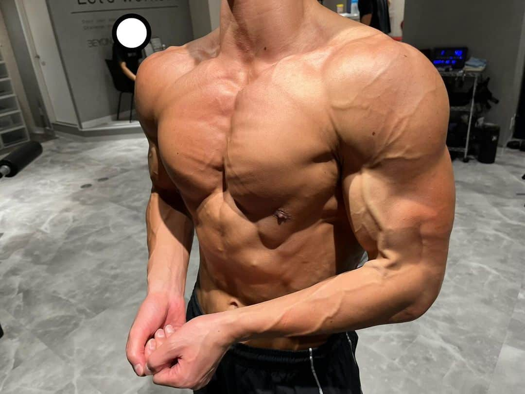 小見山直人 のインスタグラム：「🙋‍♂️💪🔥  筋肉が元気💪👍🔥✨  自分に勝つ💪🔥」