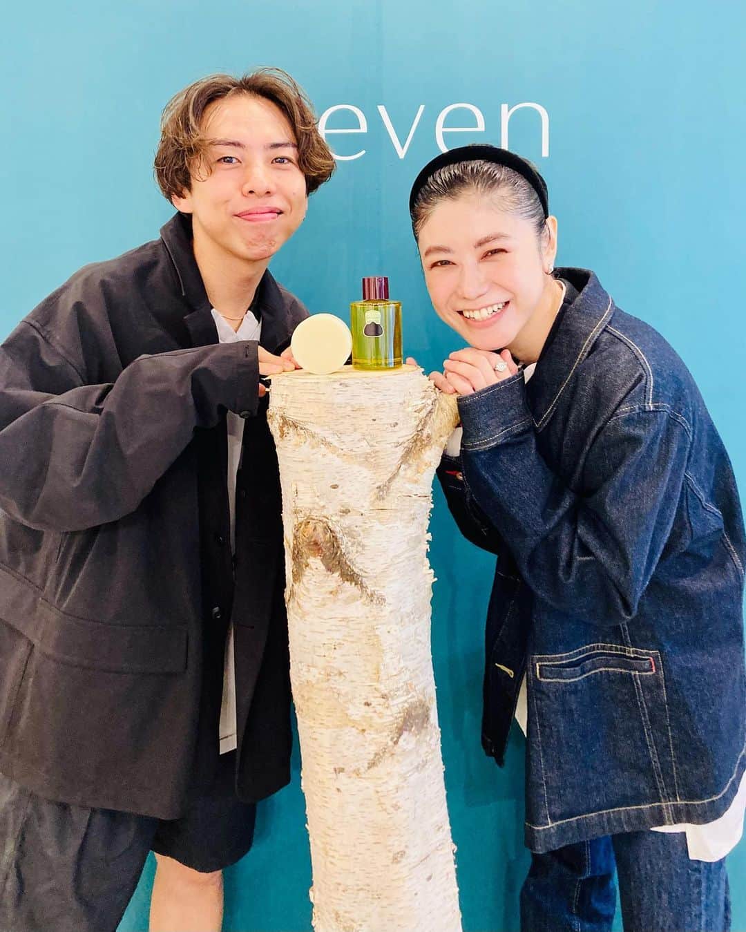 IZUMIさんのインスタグラム写真 - (IZUMIInstagram)「🕊️ ◉@uneven_jp ◉ アニヴェン初の、スキンケアアイテム！🤎 10月12日(木)、本日12時より予約販売STARTだそうです!!!♡ 昔からお世話になっているPRの @daisaku_i0906 さん。 いつも素敵なお誘い、ありがとうございます!!!!🙇‍♀️  普段のスキンケアにて、 クレンジングウォーターは必須のわたし。👩  ささっとメイクを落としたいときや 朝の洗顔に本当に必要なんです。  こんな素敵なインテリアレベルのボトルで 毎日スキンケアをしていたら、 間違いなく内側からもおしゃれになるよね。 うん。間違いない。  《 メイク落とし/ 毛穴ケア/ 保湿ケア 》ができる、 洗い流し不用の拭き取りクレンジングウォーター。🚿  そして、 アルガンオイル🥑が高配合された マイルドなスキンケアソープも🧼🫧🫧🚿  アルガンオイルは、 肌質が悪かったときに本当にお世話になった成分。 健やかな肌を求める方に本当におすすめします。  やはり、 汚れを落とす。 これこそ美肌作りの基礎だと身をもって体感中。  そしてなにより、 汚れを落とすことが嫌にならない自分の方法を見つける。 これこそ、自分にベストなものだね！  さぁ、今日からこちらのアイテムで肌作り、 引き続きがんばりまーす♪💪😆☺️✨✨✨ #skincare #makeup #beauty #uneven」10月12日 14時56分 - izuuumixxx