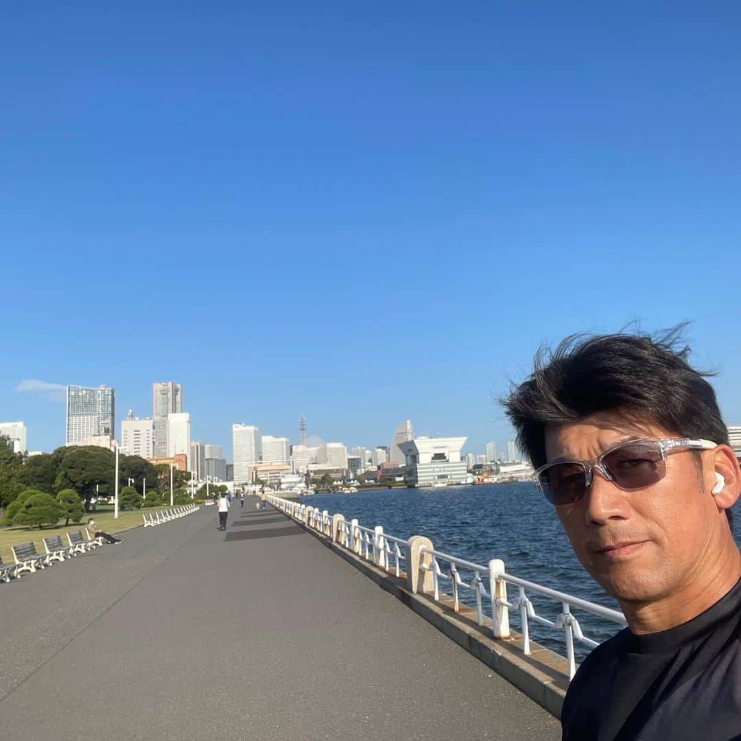 のインスタグラム：「.  横浜から  広島へ！  ヨ・ロ・シ・ク！！  #横浜 #山下公園 #広島 #新幹線 #横浜denaベイスターズ  #監督 #三浦大輔 #ヨロシク」