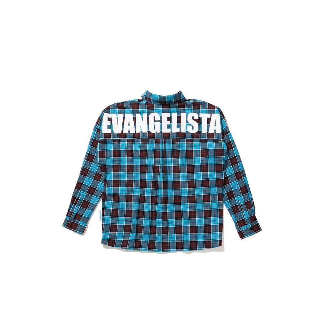 小林 ディスカスのインスタグラム：「EVANGELISTA @evangelista_2021   バックロゴ オーバーサイズネルシャツ: ターコイズ ¥23,100  オーバーサイズのネルシャツに、 スナップボタン！  胸の刺繍ロゴに、 背中のバックプリントが、 かなりイケてる一枚です！  今の季節のちょっとした羽織りとしてや、  インナーに、 タンクトップを合わせて、 今年らしくルーズに着こなしたりと、 色々と大活躍、間違いなし！！  しかも、 ターコイズのチェックシャツって、 世の中探してもなかなか見つからない筈！  EVANGELISTAならではの1着です！🙋🏼‍♂️  是非、この機会に！！  #tokyo #japan #fashion #ファッション #fashionista #ファッショニスタ #street #sports #トレーニング #muscle #ストリートファッション #モテコーデ #ランチ #beauty #lifestyle #ライフスタイル #ノージェンダー #ユニセックス #luxury #street #mode #東京 #nogender #gendarlesse」