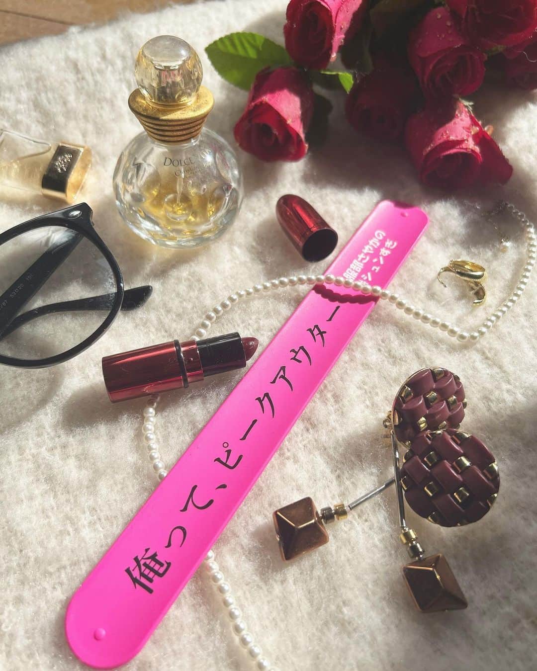 服部さやかのインスタグラム：「会場限定オリジナルぱっちんバンド¥500  今週末RKBカラフルフェスが2日間開催されます。 グッズの他にもラジオ、テレビ、ステージ色んなのやるみたい！ よかったら遊びに来て下さい😊 @rkbr.info   #RKB #カラフルフェス2023  #ガチ赤字」