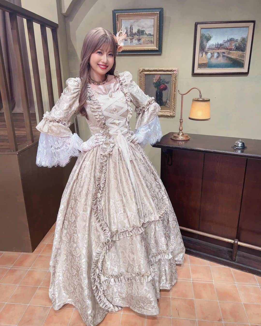 天野麻菜さんのインスタグラム写真 - (天野麻菜Instagram)「舞台「トラベルモード」 ありがとうございました👸🏰 ミレディ役 天野麻菜 　 #シットコムラボ #sitcomlab #舞台 #トラベルモード #役者 #演技 #お芝居　#上野ストアハウス #三銃士 #ミレディ #美しき悪女 #姫 #中世ヨーロッパ #カレイの港町 #ホテル #ウィッグ #カラコン #プリンセス #女優 #天野麻菜」10月12日 15時02分 - akaringo_mana