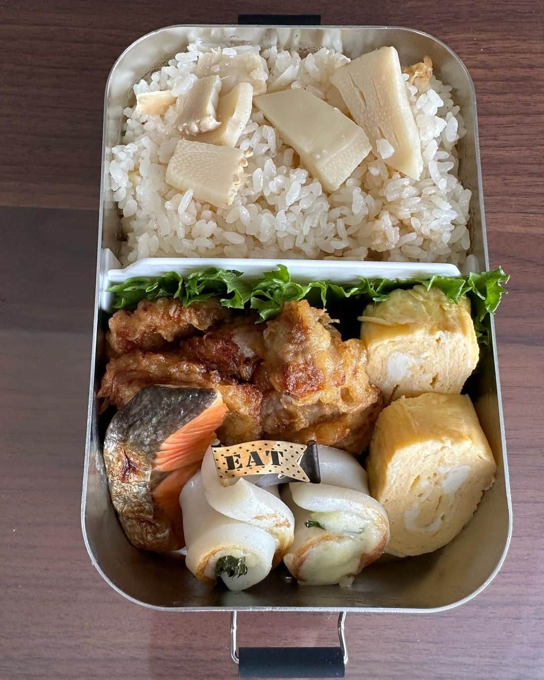 カジサック&ヨメサックのインスタグラム：「高校生弁当記録🍱 とうじはトマトとゆかりと梅以外は基本的になんでも好きなので作っていて楽しいです✨ #高校生弁当  #男子弁当」