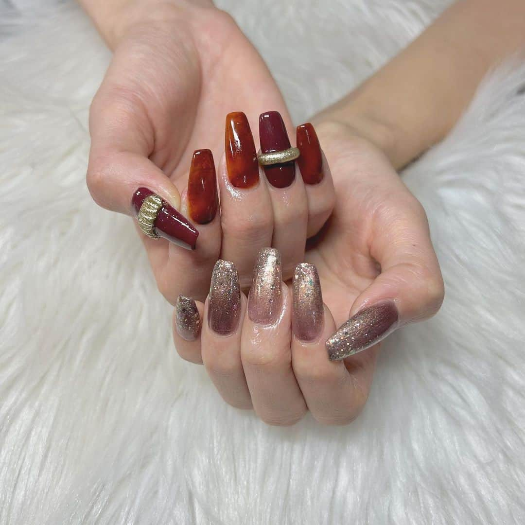 加美杏奈さんのインスタグラム写真 - (加美杏奈Instagram)「・ New Nail💅❤︎.*  Harukaちゃん(@_nae.nail_ )のセンスが良すぎて最近はお任せ気味😂💖  こんな感じにしたいな〜ってふわ〜って伝えてるのに 毎回想像を超えてくる🥺🩷  ありがとうすぎる🥲🩷  次回はどうしよかな〜」10月12日 15時08分 - anna.kami3