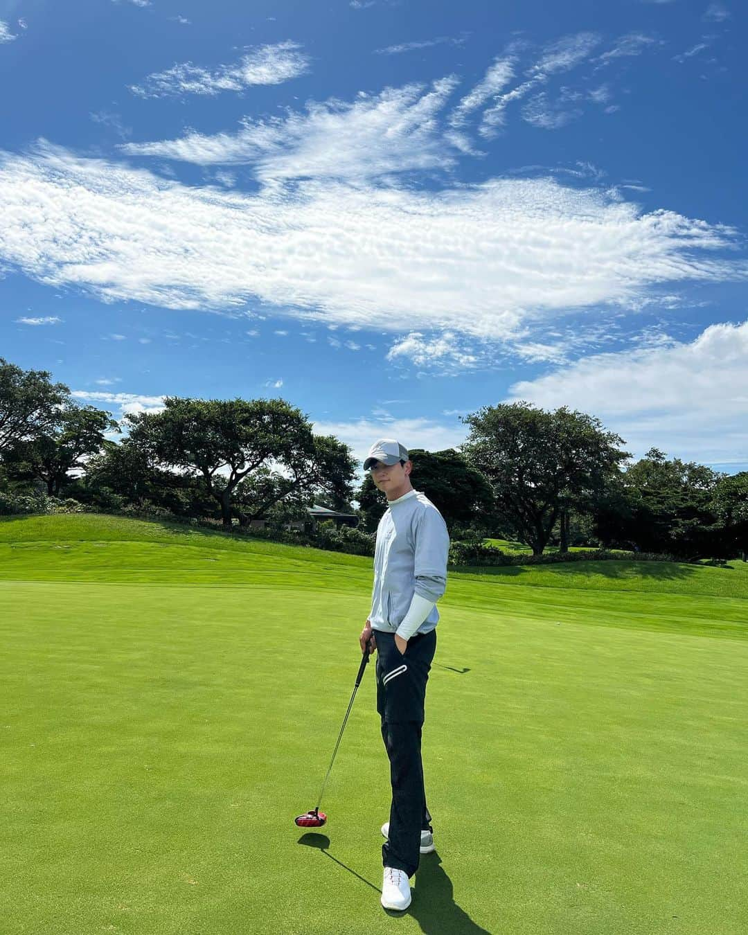 チェ・ミンホさんのインスタグラム写真 - (チェ・ミンホInstagram)「nice weather🌤️. nice putt.」10月12日 15時20分 - choiminho_1209