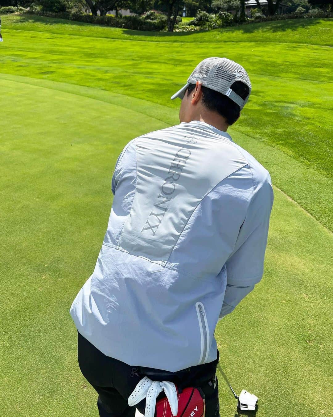 チェ・ミンホのインスタグラム：「nice weather🌤️. nice putt.」